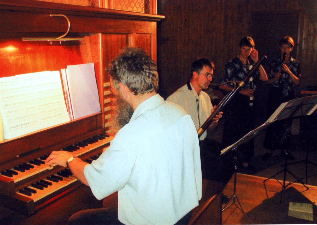 août 2004: Deux flûtes à bec, basson orgue  