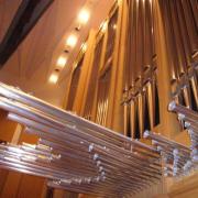 Comment se nomment les tuyaux d'orgue horizontaux que l'on peut voir souvent en Espagne ou au Portugal ?